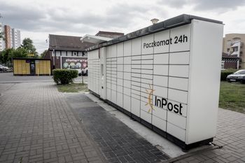 Nowa inicjatywa InPostu. Firma Rafała Brzoski montuje defibrylatory przy Paczkomatach
