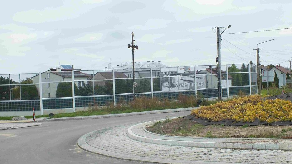 Na skrzyżowaniu w Tychowie Starym powstało piękne rondo.