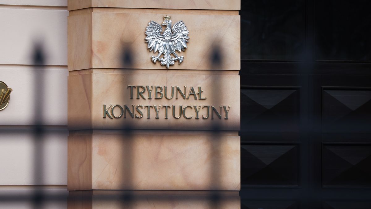 The Constitutional Tribunal is seen in Warsaw, Poland on April 13, 2021. On Thursday the Constitutional Tribunal will make known it's decision weather current ombudsman Adam Bodnar will be able to retain his position. Bodnar is currently past his term but parliament and the oppisition controlled senate are unable to come to terms on a new appointee. The Constitutional Tribunal has recently been heavily scrutinized for its decision to practically criminialize almost all forms of abortion in Poland. The institution, which is currenlty led by Julia Przylebska who has been appointed in a manner many see as unconstitutional, often aligns its decisions with the ruling PiS party. (Photo by STR/NurPhoto via Getty Images)