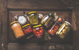 Zalewa octowa – przepis, skład i właściwości