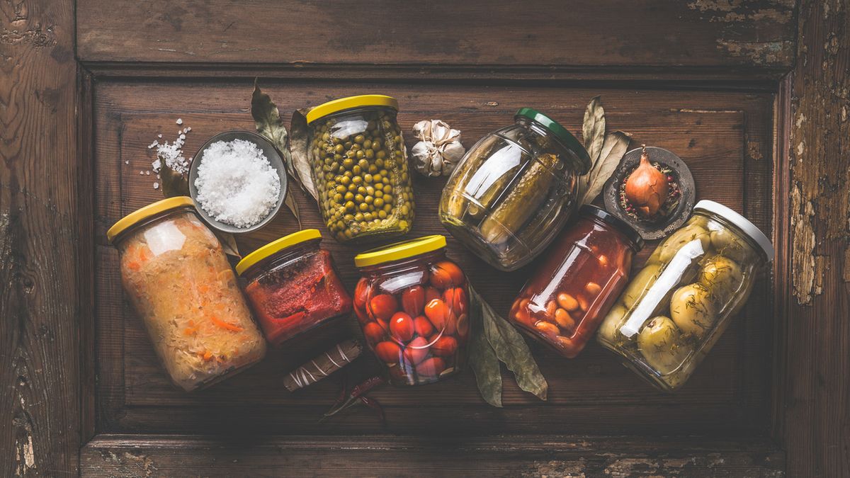 Zalewa octowa przedłuża trwałość przetworów.