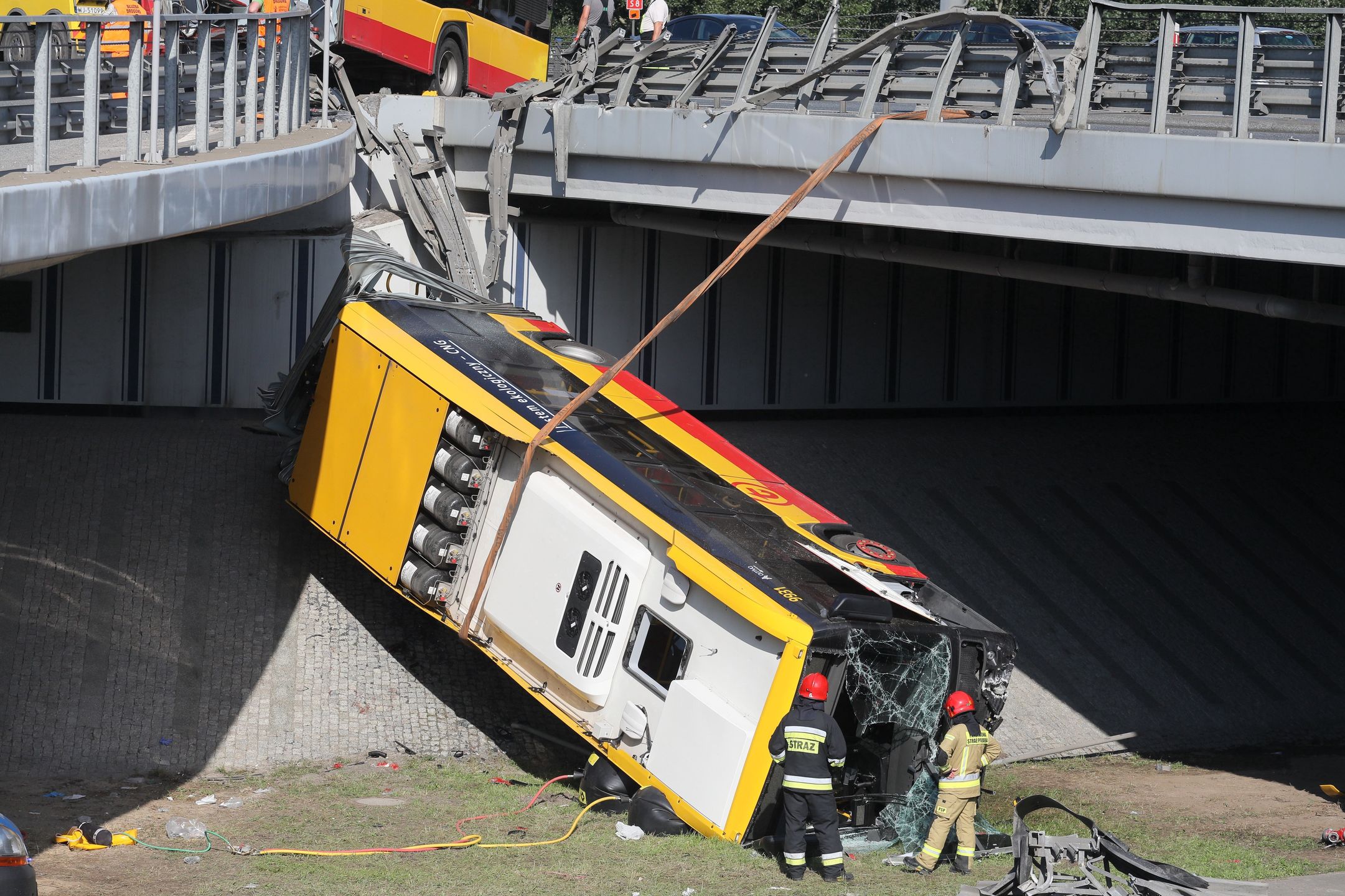 Wypadek autobusu w Warszawie. Kierowca zeznał, że "urwał mu się film"