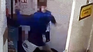 16-latek skatował ochroniarza w sklepie. Mężczyzna doznał złamania kości czaszki i twarzoczaszki