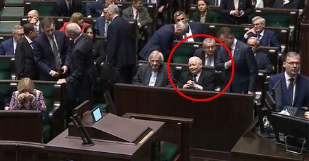 Kaczyński zaatakował Tuska. Kamera uchwyciła, co zrobił potem w ławach