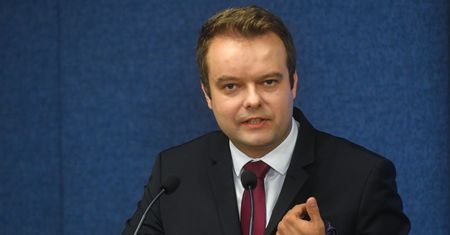 Miecz dla Rydzyka. Spięcie na konferencji po pytaniu z TVN24