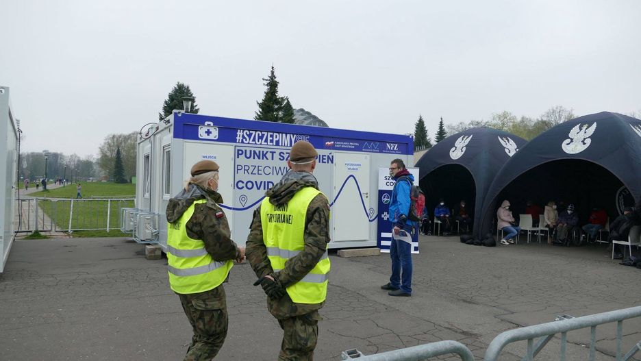 Śląsk. Ponad 3100 osób zaszczepionych w punkcie w Parku Śląskim.