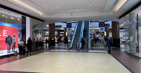 Otwarcie galerii handlowych. Wrocław ruszył na zakupy. Tłoczno od samego rana
