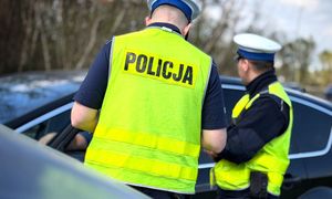 Groźny wypadek w Szczecinie. Auto wjechało w zakład pogrzebowy
