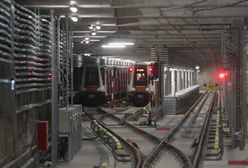 Warszawa. Tragiczny poranny wypadek w metrze. Mężczyzna stracił nogę
