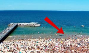 13:45 na zegarze. Patrzcie na plażę w Kołobrzegu. Nie potrzeba słów