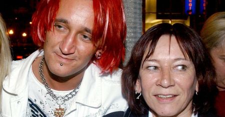Mama Michała Wiśniewskiego napisała KSIĄŻKĘ! "Do tej pory wydawało mi się, że wiem o mamie wszystko..."