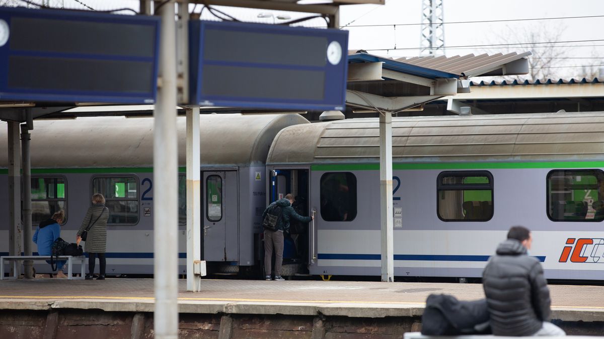 Pasażerowie pociągów PKP Intercity będą mieli godzinny postój na stacjach 