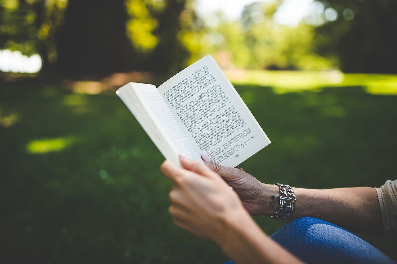 Piekary Śląskie. Można czytać książki albo smsy…z biblioteki