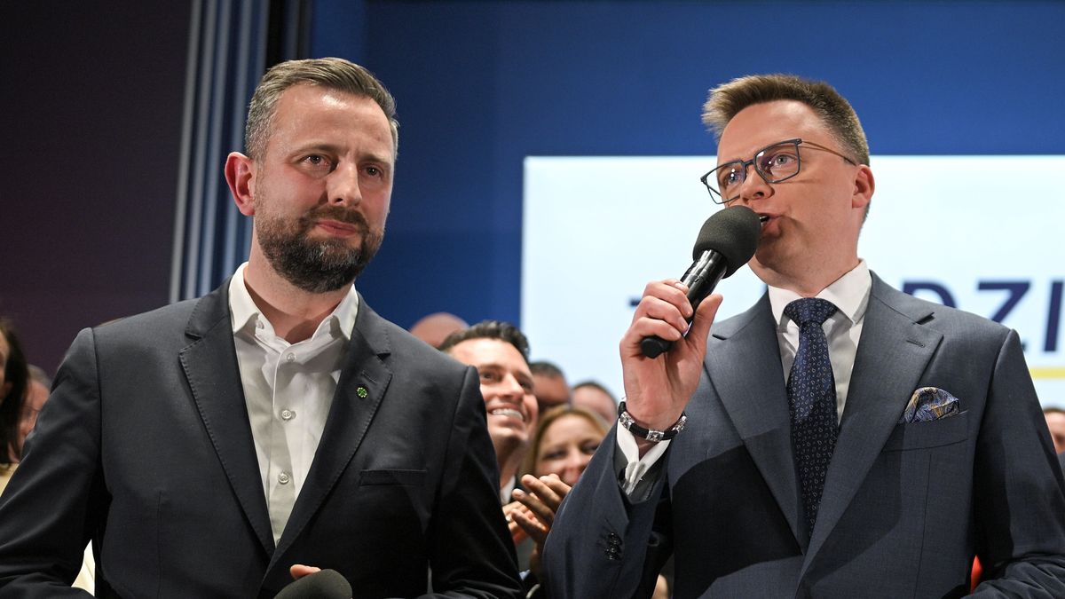 Warszawa, 18.05.2025. Wybory prezydenta RP - I tura. Kandydat Trzeciej Drogi, marszałek Sejmu Szymon Hołownia (C) z żoną Urszulą (P) i wicepremier, minister obrony narodowej Władysław Kosiniak-Kamysz (L) w sztabie wyborczym w Warszawie, 18 bm. Zakończyło się głosowanie w I turze wyborów prezydenta RP. (mr) PAP/Marcin Obara