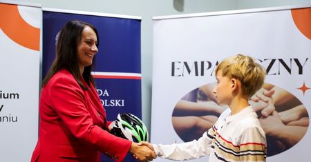 Dziecko zdało na kartę rowerową? Tysiące uczniów w Wielkopolsce dostaną teraz kaski