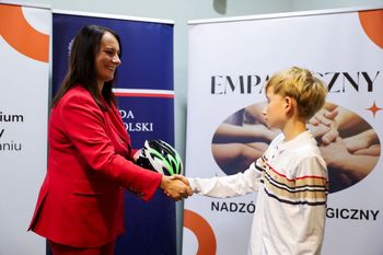 Dziecko zdało na kartę rowerową? Tysiące uczniów w Wielkopolsce dostaną teraz kaski