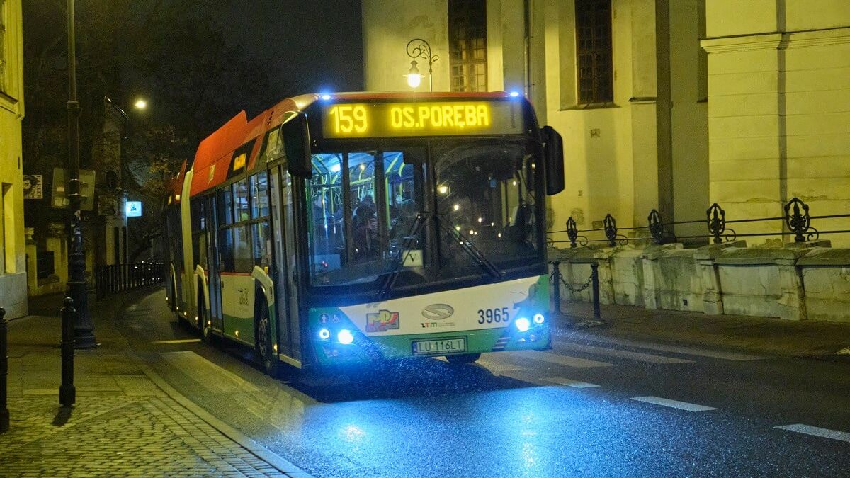 trolejbus przegubowy na linii nr 159