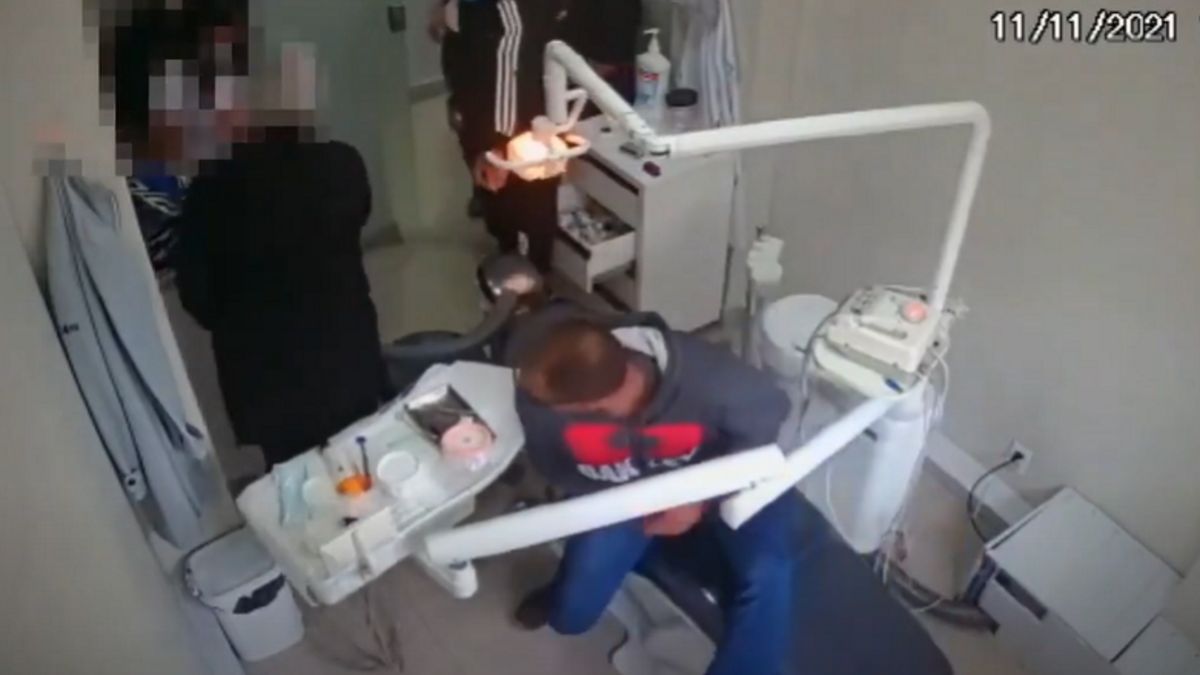 Policjant zneutralizował atak napastników