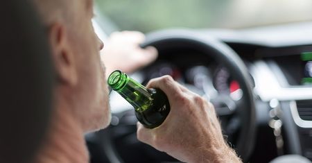 Zabrał kluczyki pijanemu kierowcy. 57-latek nie był w stanie dmuchnąć w alkomat
