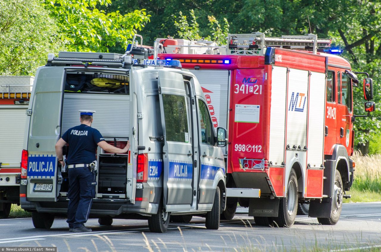 Karetka zderzyła się z osobówką. Po rannych przyleciał śmigłowiec LPR