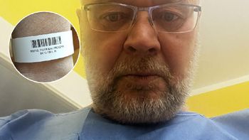 Piotr Bałtroczyk pokazał nowe zdjęcie ze szpitala. Humor go nie opuszcza