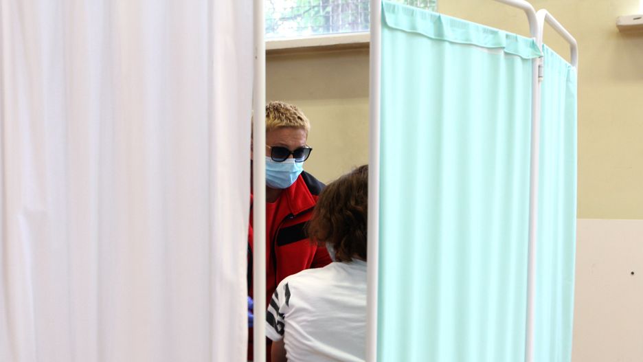 Warszawa. Akcja szczepień w Zespole Szkół nr 7 