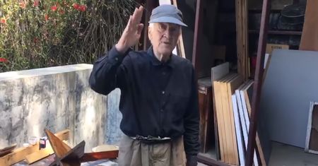 David Lynch otwiera vloga na YouTube. Zaczął od naprawy zlewu