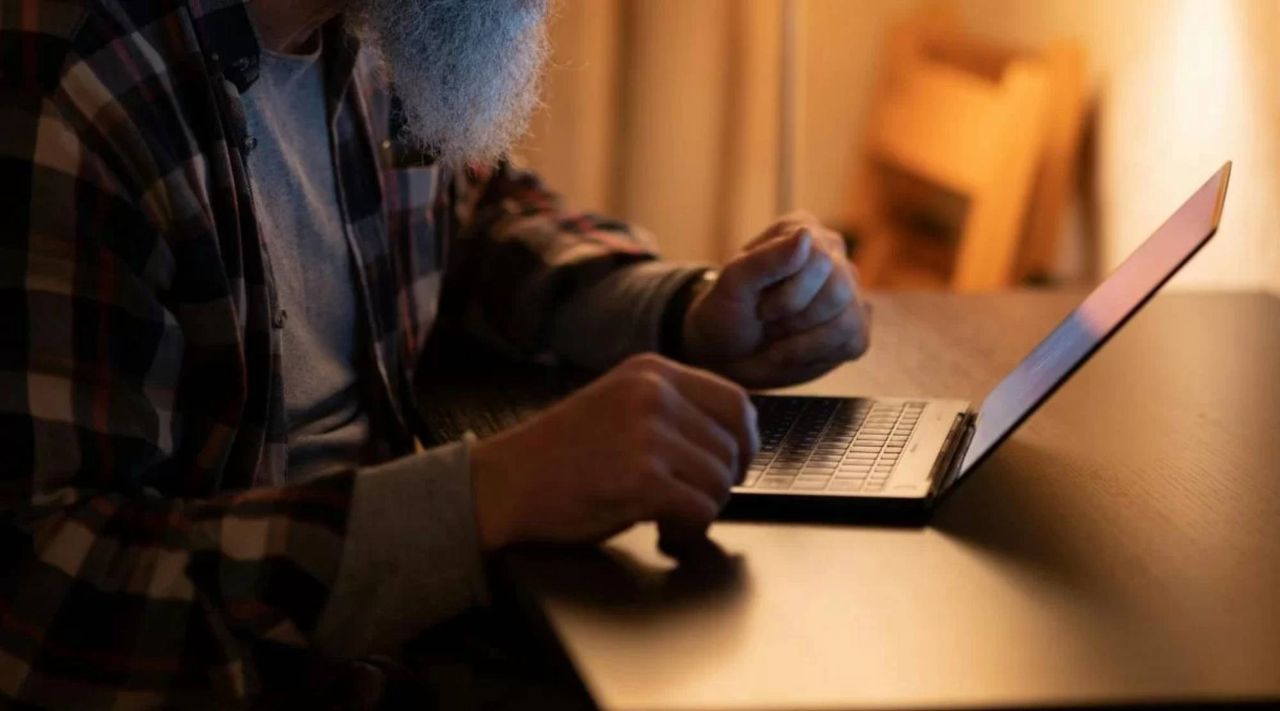 Poznań: 70-latek podejrzany o stalking zatrzymany po latach nękania przedsiębiorcy