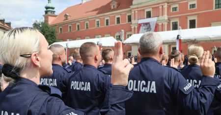 Policjanci czują się pokrzywdzeni. "Wojsko jest lata świetlne przed nami"