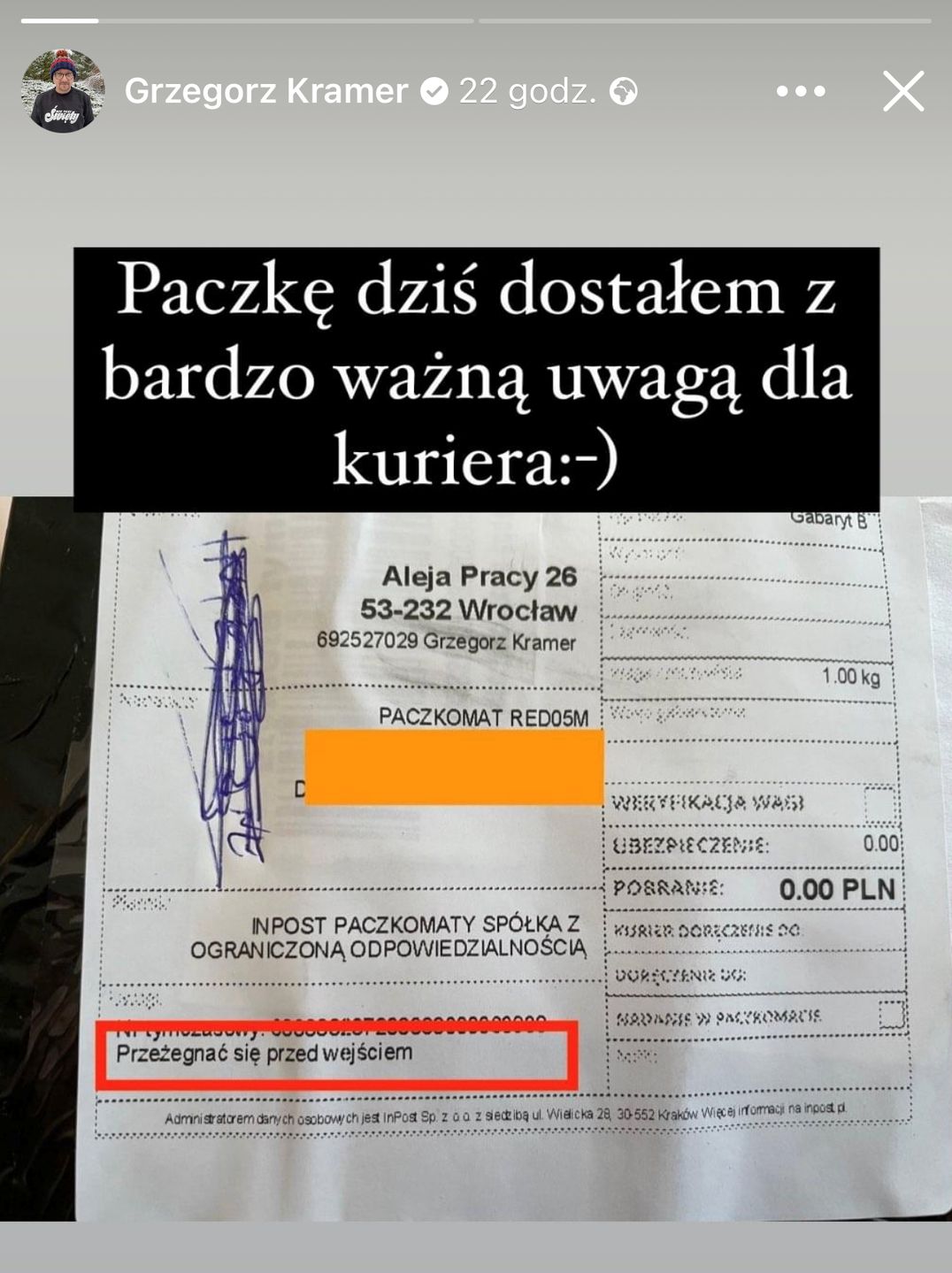Ks. Kramer odebrał paczkę z taką wskazówką dla kuriera.