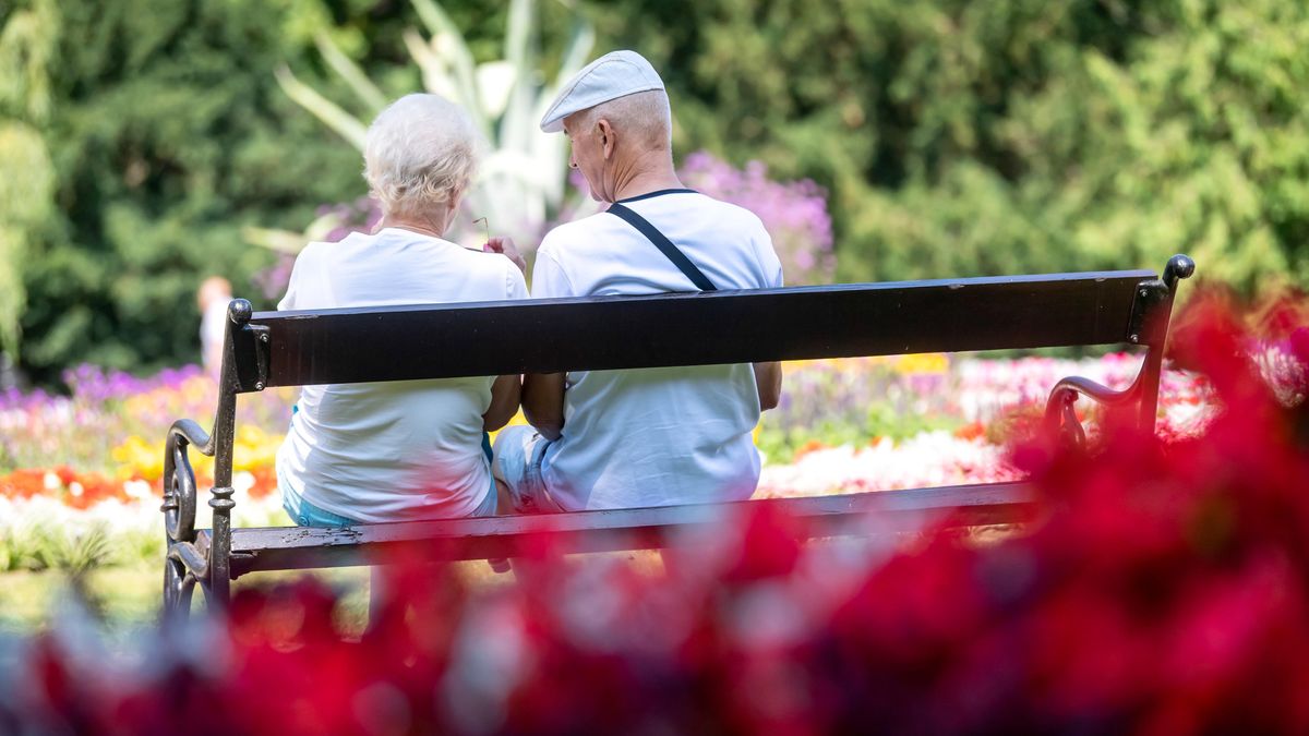 Park Zdrojowy
Ciechocinek, 07.08.2021. Kuracjusze w Parku Zdrojowym w Ciechocinku, 7 bm. (t�/doro) PAP/Tytus �mijewski
Tytus �mijewski
czas wolny, dojrza�y, emeryci, emeryt, hobby, ilustracja ilustracje, kuracjusz, kuracjusze, �aweczka, �awka, ostatni okres �ycia, Park Zdrojowy, relaks, sanatorium, senior, seniorzy, starsza osoba, starsze osoby, uzdrowisko, wolne, wypoczynek, z�oty wiek