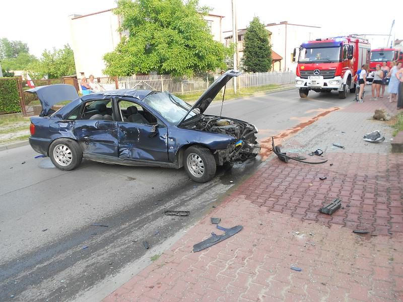 Kolizja samochodów osobowych na ulicy Konopnickiej