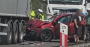 Szczecin: Auto osobowe wbiło się pod ciężarówkę. Są utrudnienia