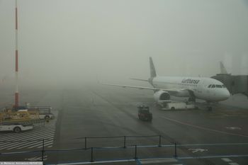 Utrudnienia na lotnisku w Krakowie. Przez mgłę nie lądują samoloty