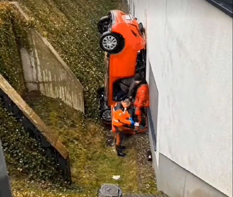 Pomyliła gaz z hamulcem? Groźnie wyglądający wypadek w Krakowie