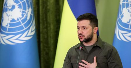 Zełenski do Bidena: połowa infrastruktury krytycznej w Ukrainie nie działa
