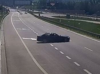 Wideo: Nie rób tak na drodze szybkiego ruchu. GDDKiA publikuje zatrważające nagranie