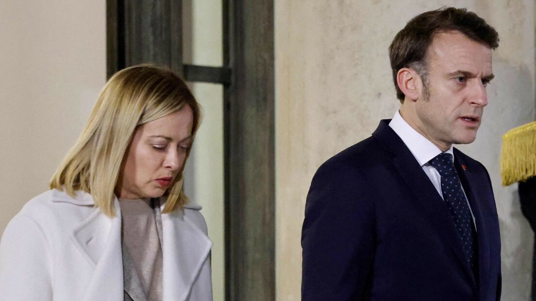 Macron stał się z Meloni