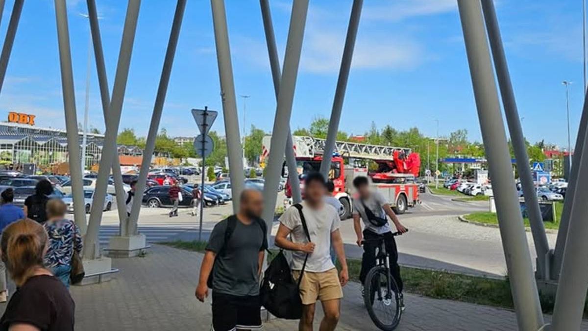 Alarm przeciwpożarowy w Galerii Mozaika, ewakuacja klientów i pracowników