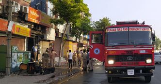 Wyciek nieznanego gazu w Indiach. Ludzie tracili przytomność pod sklepem. Są ofiary
