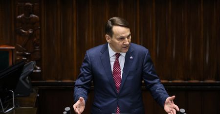 "Czuję się obrażony". Były szef MSZ ocenia expose Sikorskiego