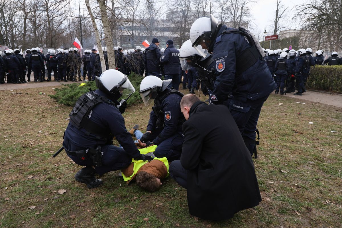 policja, protest rolników w warszawie, czesław mroczek Policjanci nadużyli siły? Resort zapowiada raport na dniach