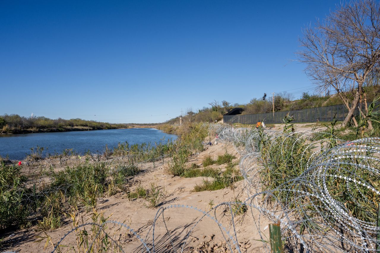 Texas Border Fence Clash: Supreme Court Overrules State