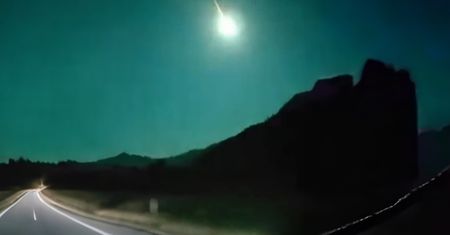 Ogromny zielony meteor pojawił się nad Turcją. Ludzie stali jak wryci