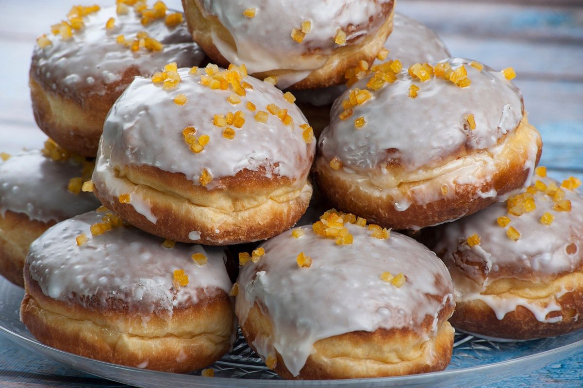 Babcia co roku smaży pączki na maślance. Tak pulchnych i miękkich nie ma w żadnej cukierni