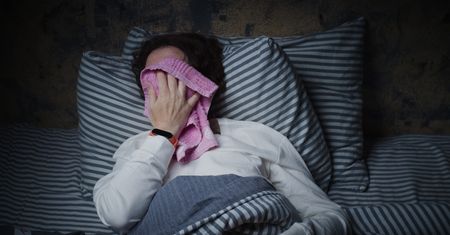 4 objawy boreliozy. Łatwo pomylić z grypą