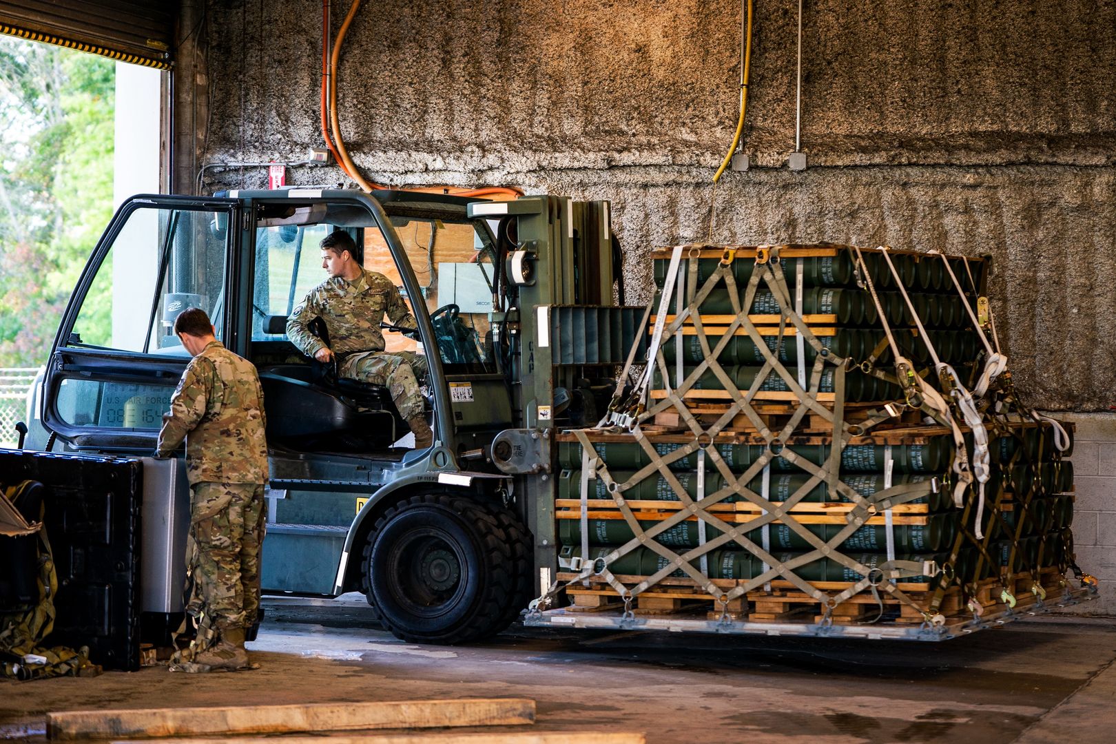 Pentagon w gotowości. Przecieki mówią o błyskawicznej dostawie broni