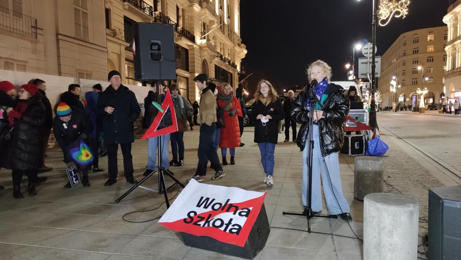 Protest przeciwko "lex Czarnek". Tańczyli przed Pałacem Prezydenckim
