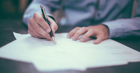 Niemcy mają przerażający problem. Analfabeci zalali kraj