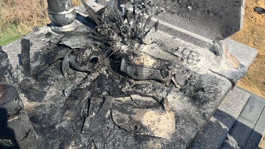 Pożar na cmentarzu w powiecie ostrowieckim